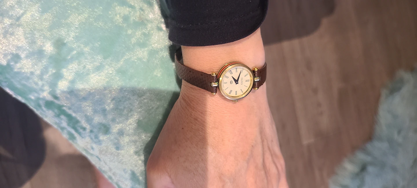 Gucci authentic women watch image indicator(7)