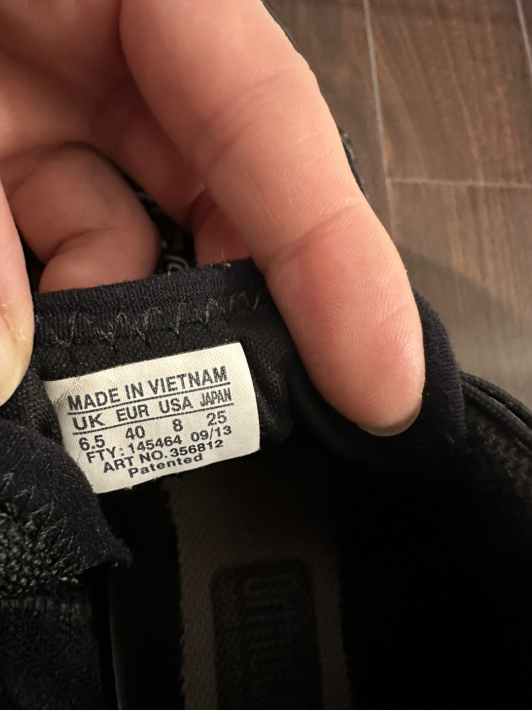 Woman’s sport shoe image indicator(6)