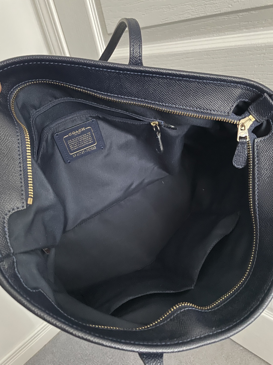 COACH crossgrain leather city zip tote - NAVY - photo 2