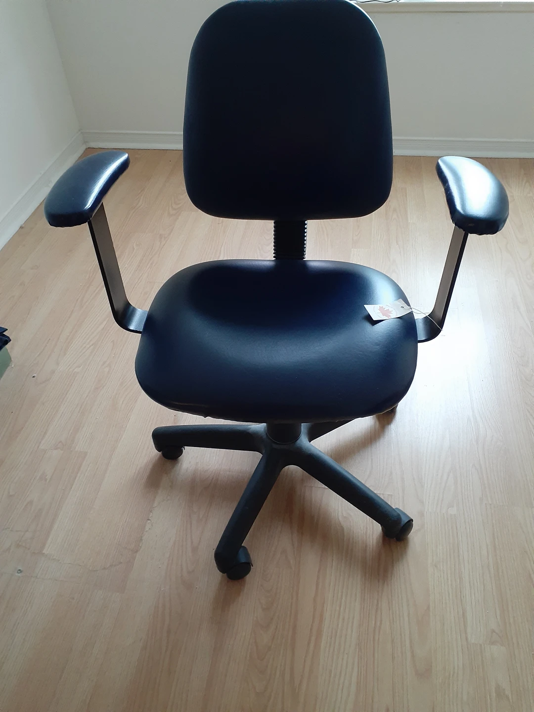 swirl padded adjustable office desk armchair