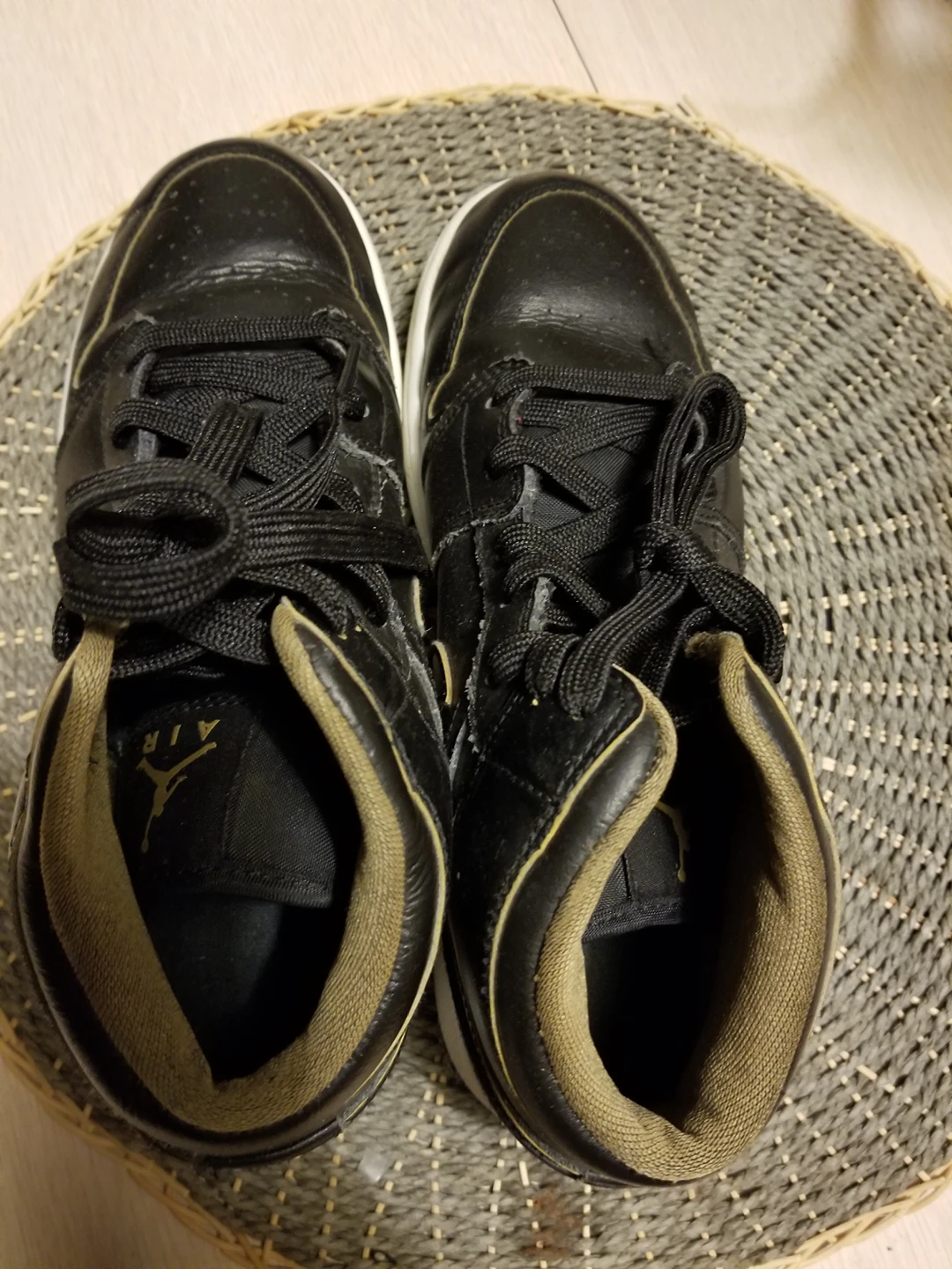 Air Jordan sneakers image indicator(2)