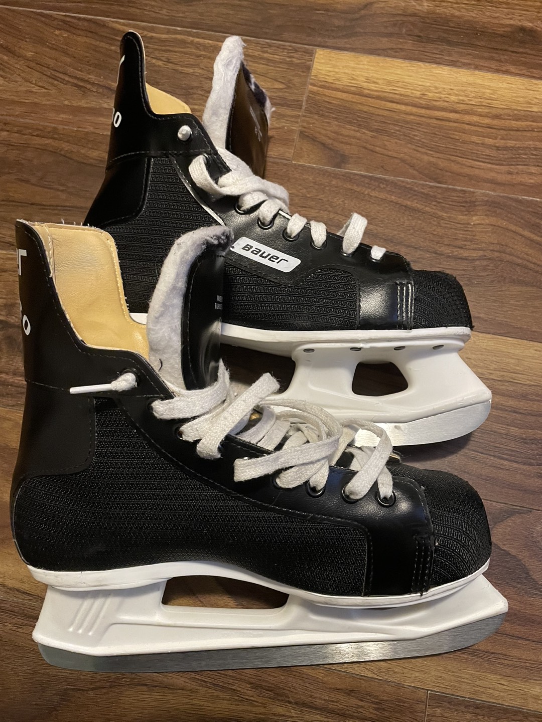 Men’s size 8 D Bauer All Pro SR skates image indicator(4)