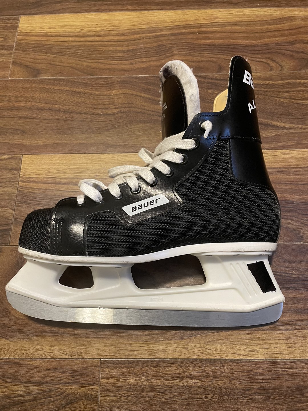 Men’s size 8 D Bauer All Pro SR skates image indicator(6)