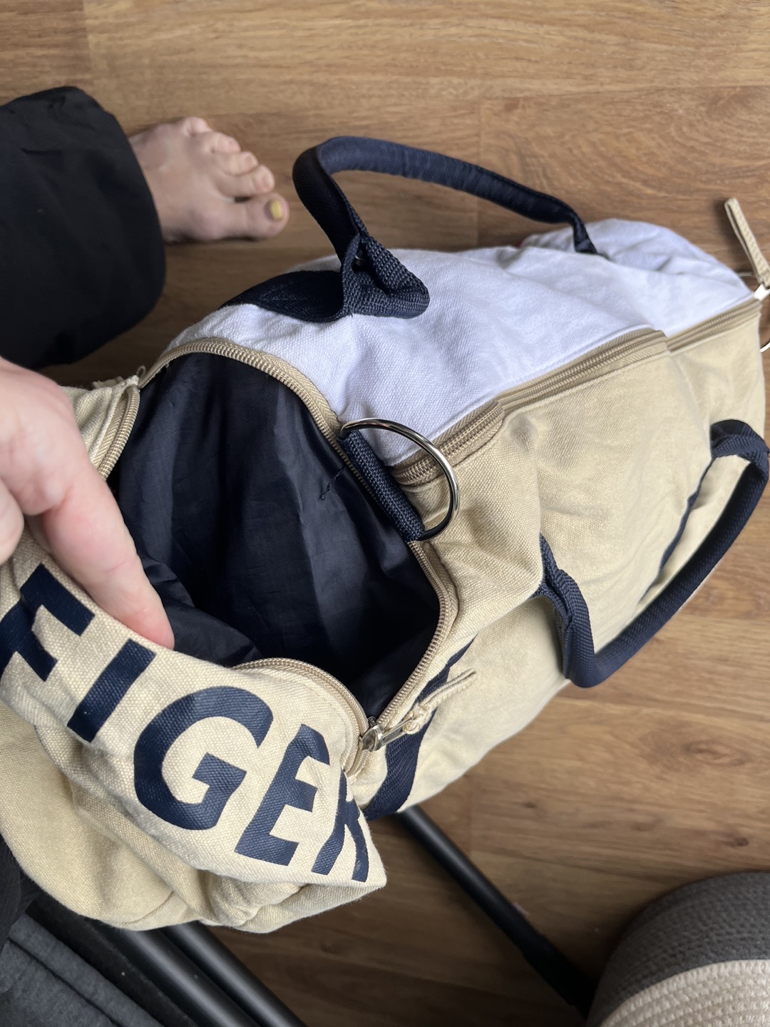 Tommy Hilfiger duffel bag - photo 3