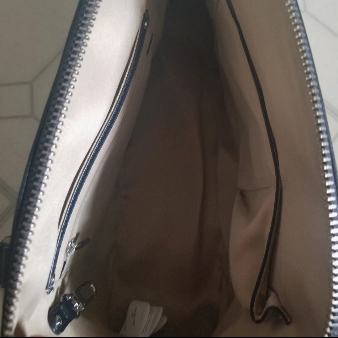 Navy blue Danier leather purse - photo 4