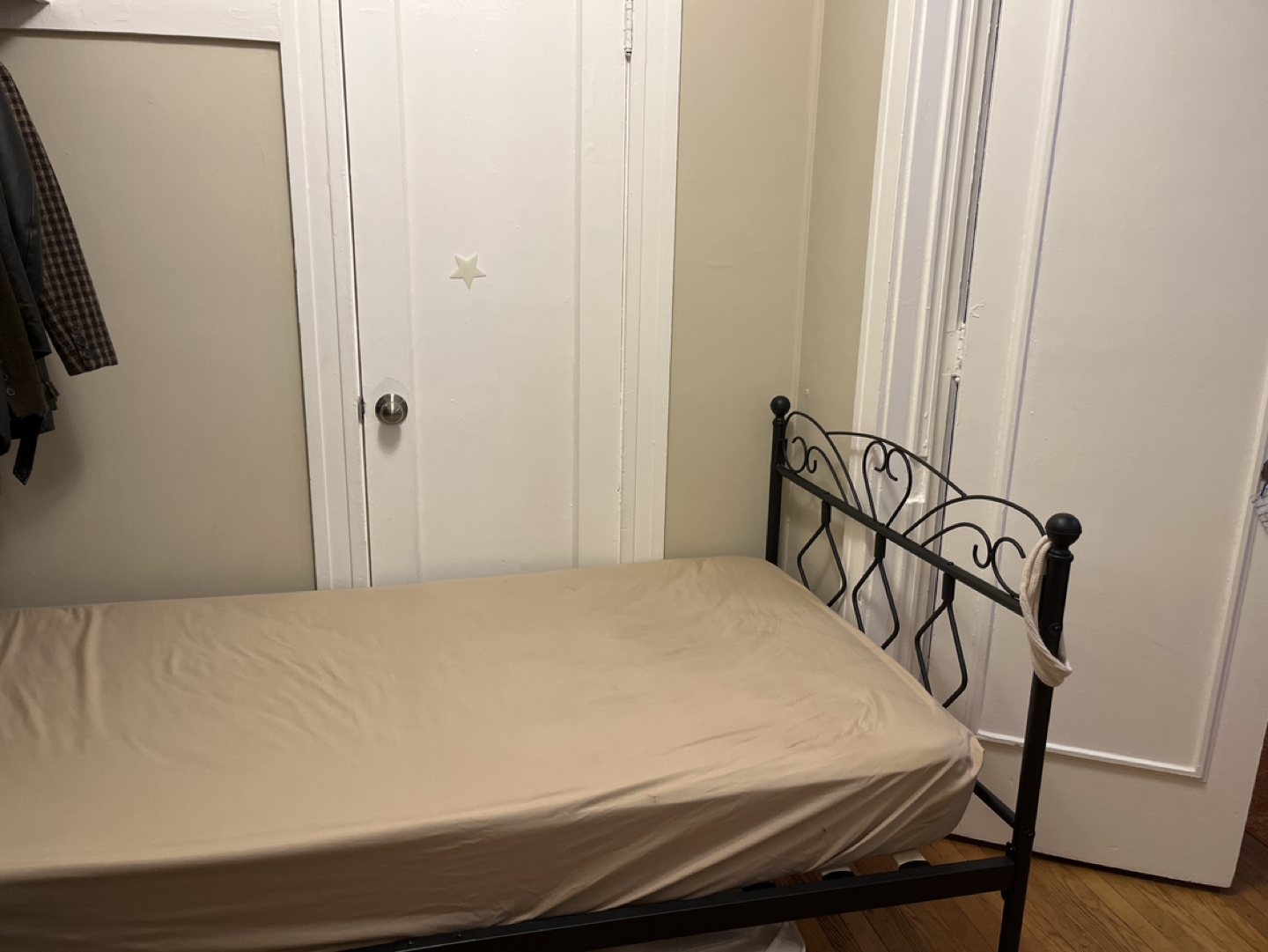 Bed frame + single bed mattress - photo 2