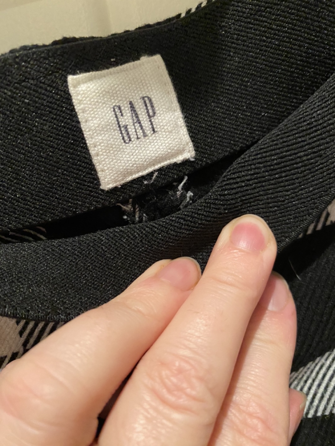 Gap Petite Flare Crop Pants image indicator(4)