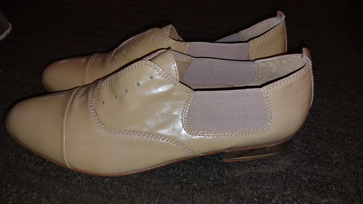 Women's Coach Patent Leather Oxford Pointy Toe Shoe Size 11 image indicator(3)