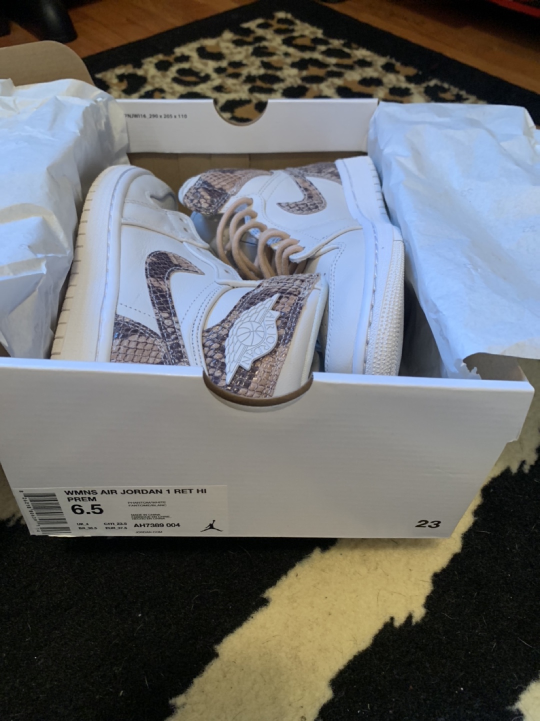 Womens & GS image indicator(6)