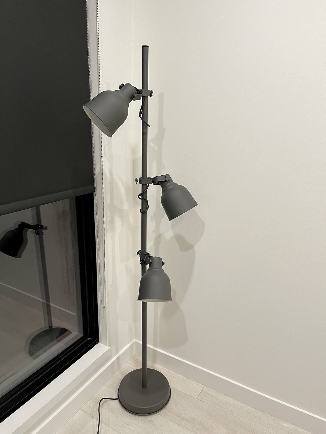 IKEA HEKTAR Floor Lamp with bulbs