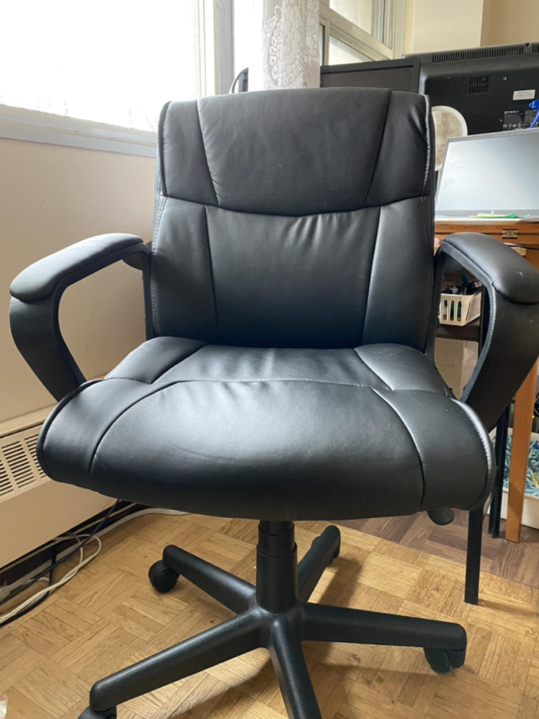 Black leather Mid-back office chair