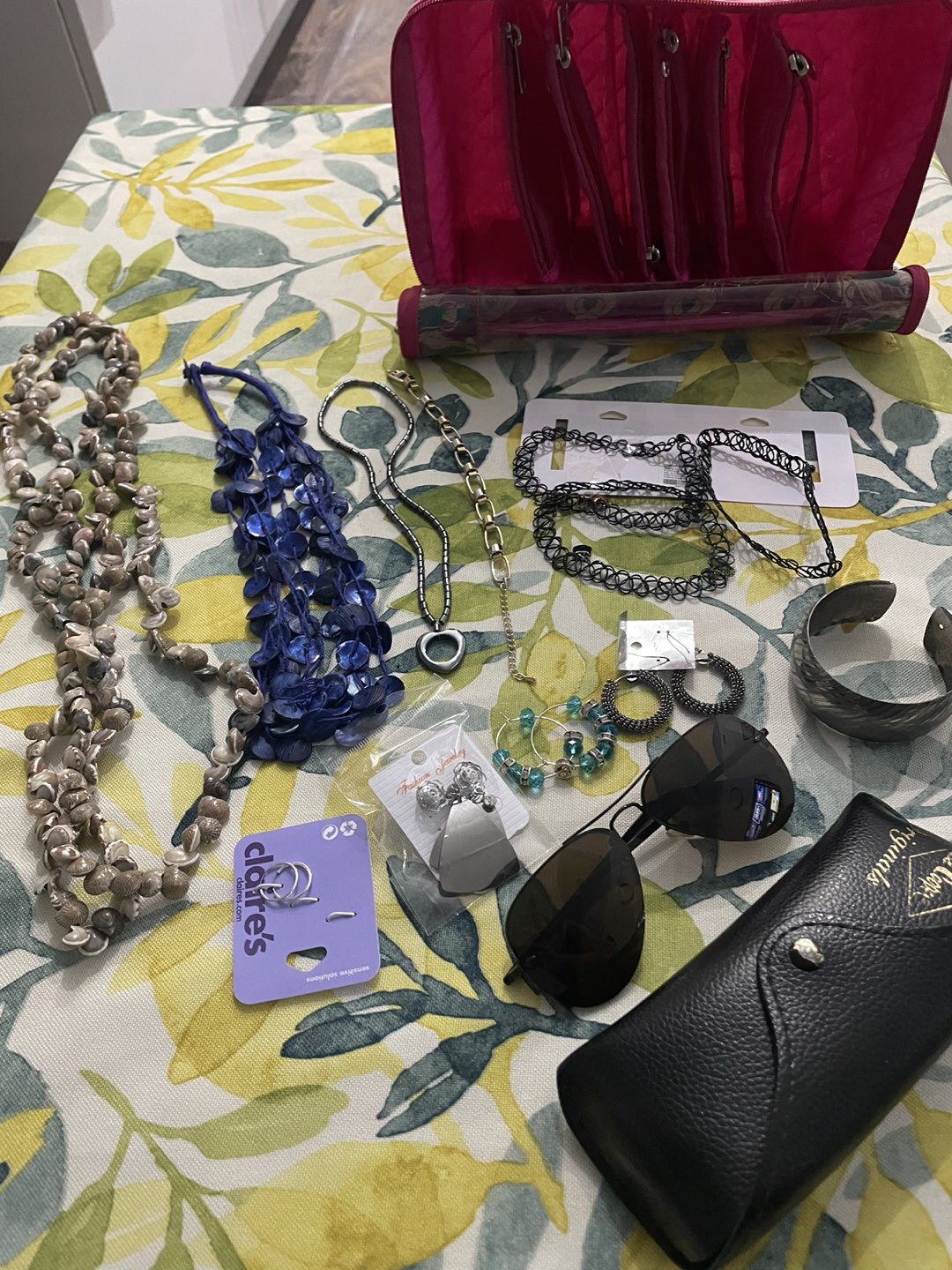Various jewelry and organizer with 6 pouches thumbnail