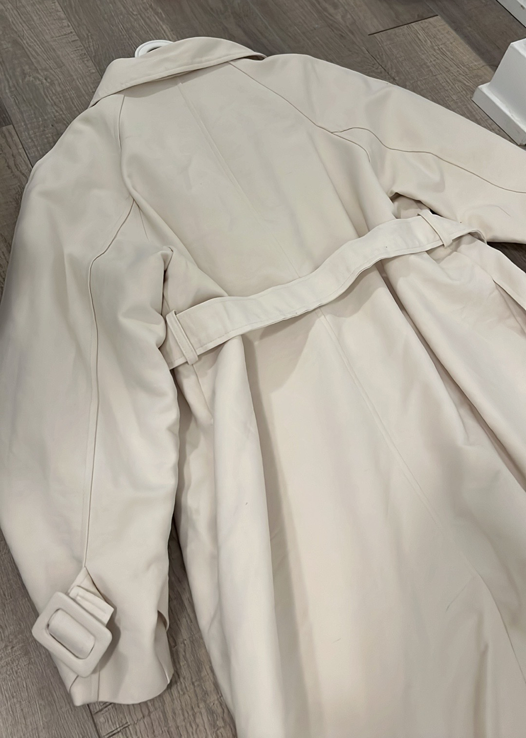 Beige trench coat bought in Seoul - photo 3