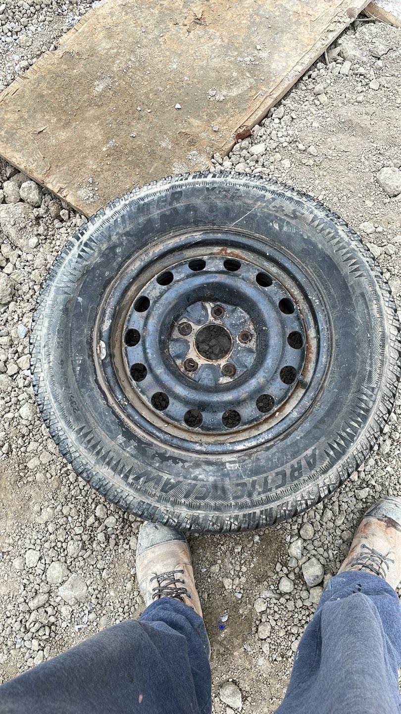 I am selling my 4 complete rudas with Rim 235/70R16 thumbnail