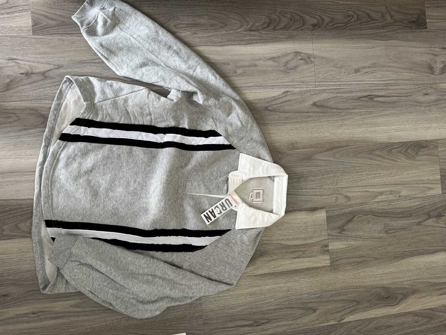 Grey sweatshirt thumbnail