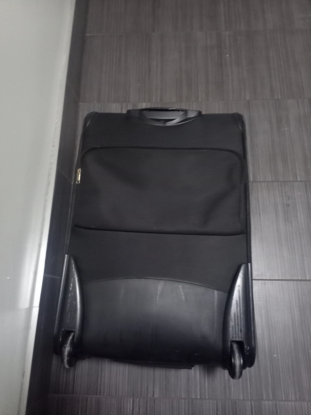 Samsonite medium size luggage thumbnail