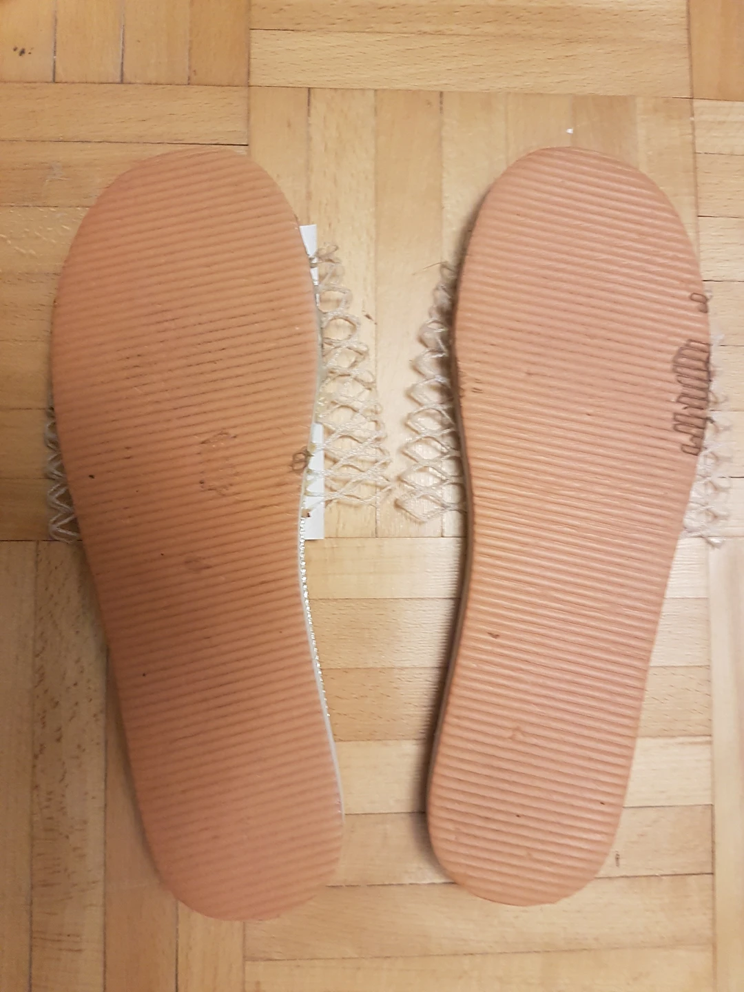 Flip flops, size 7 image indicator(2)