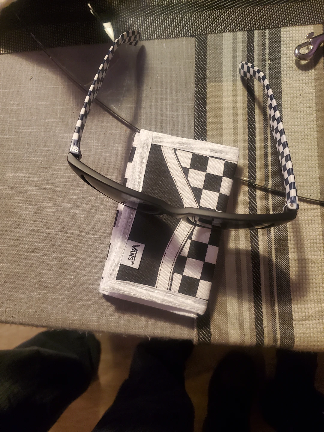 #free Vans Wallet and Sunglasses thumbnail
