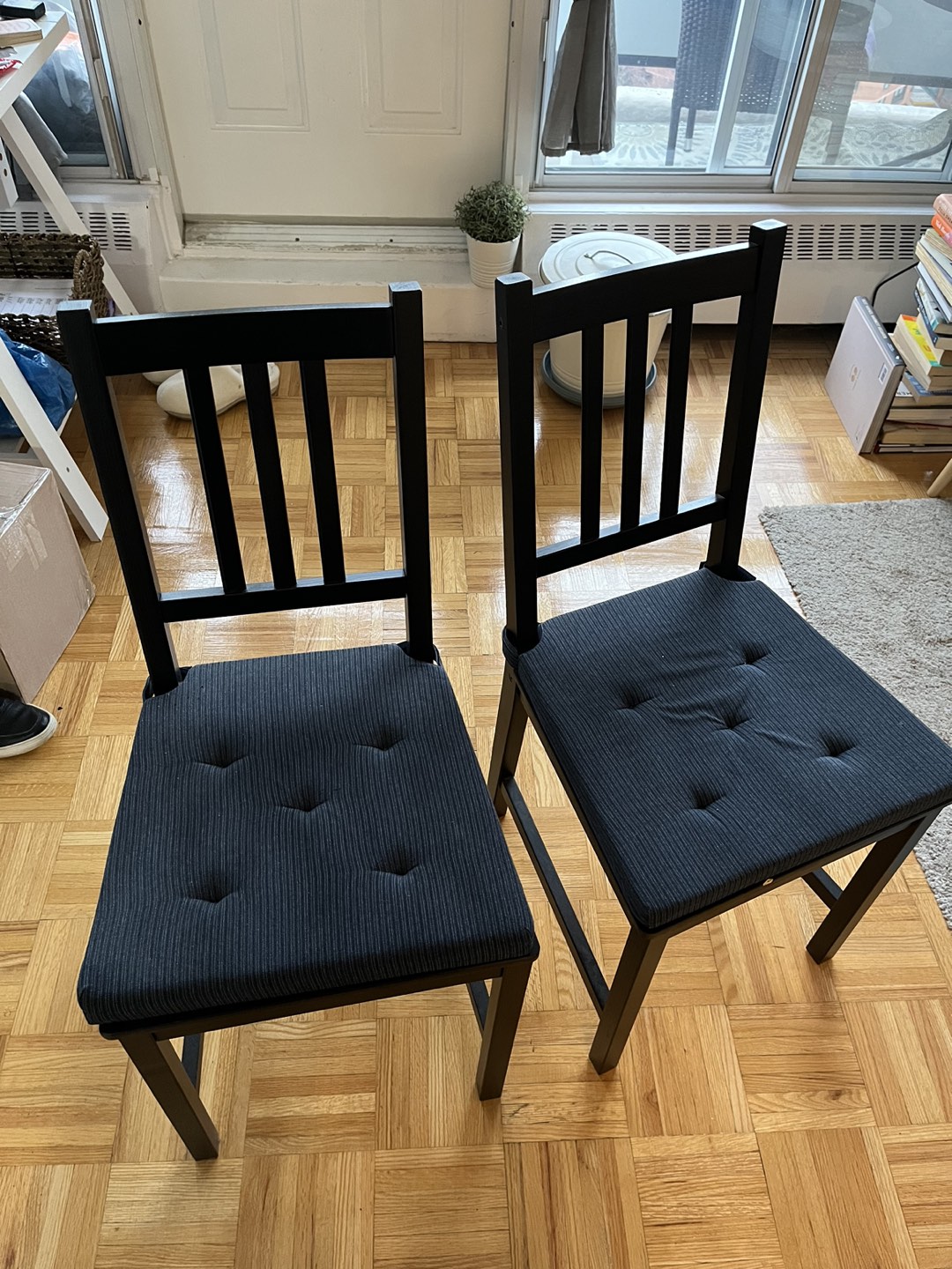 Dining room table and chairs. - photo 2