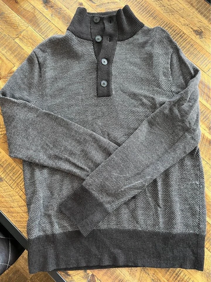 Banana Republic Men's sweater thumbnail