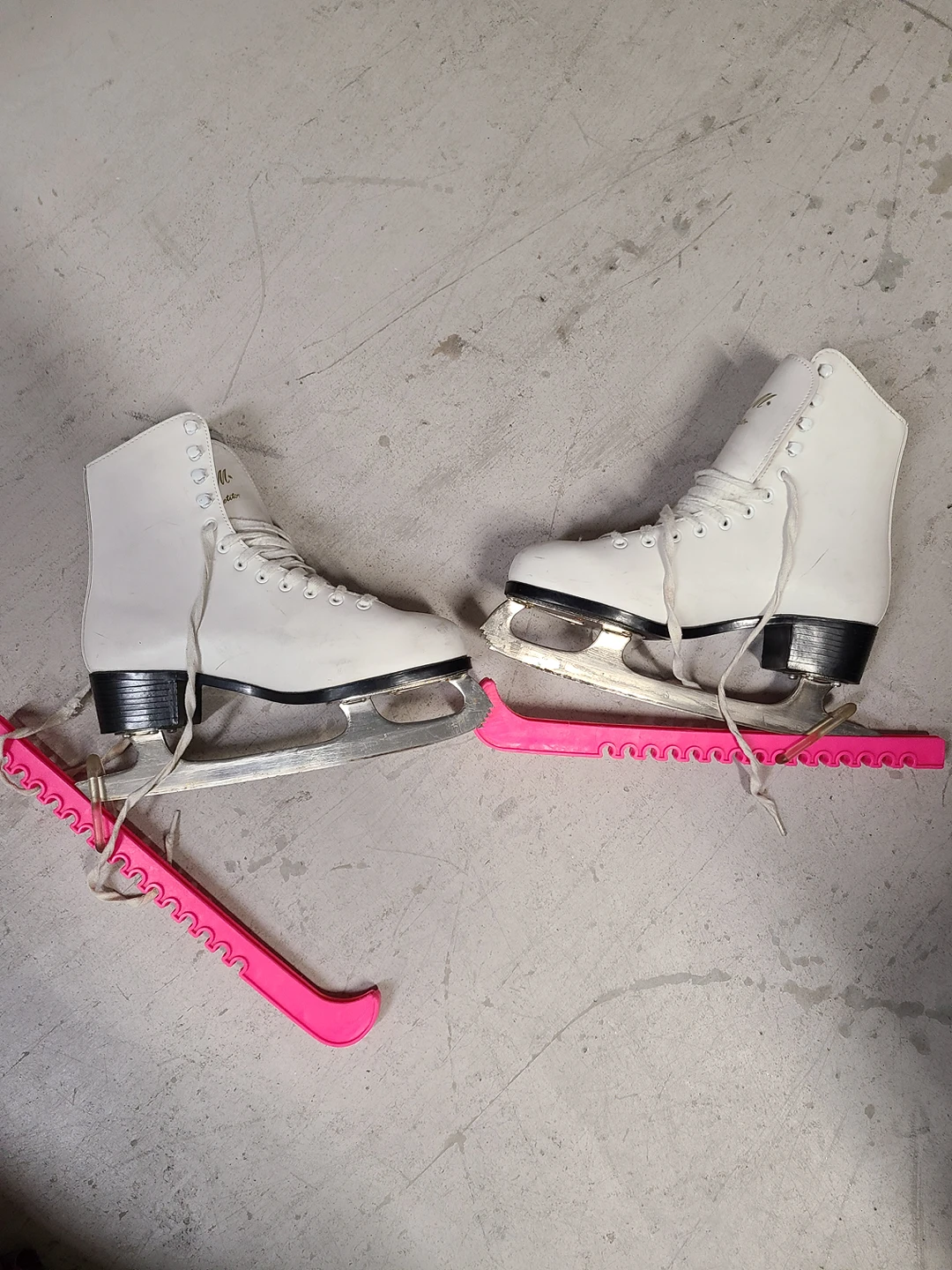 skates size 8
