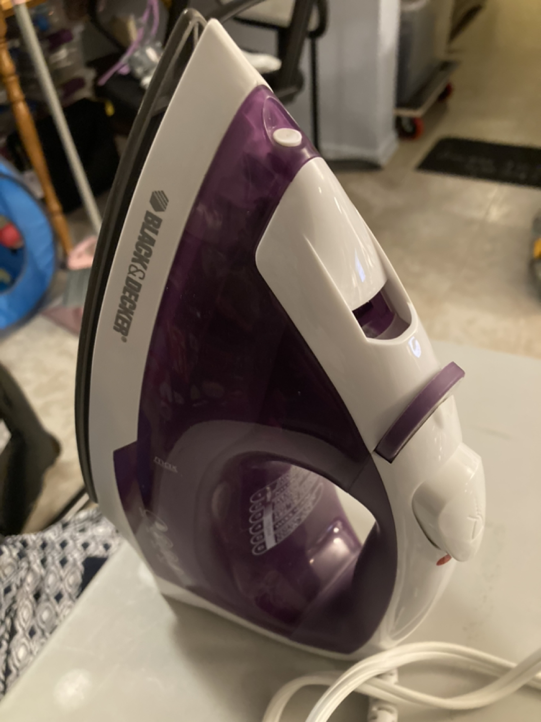 Black and decker iron thumbnail