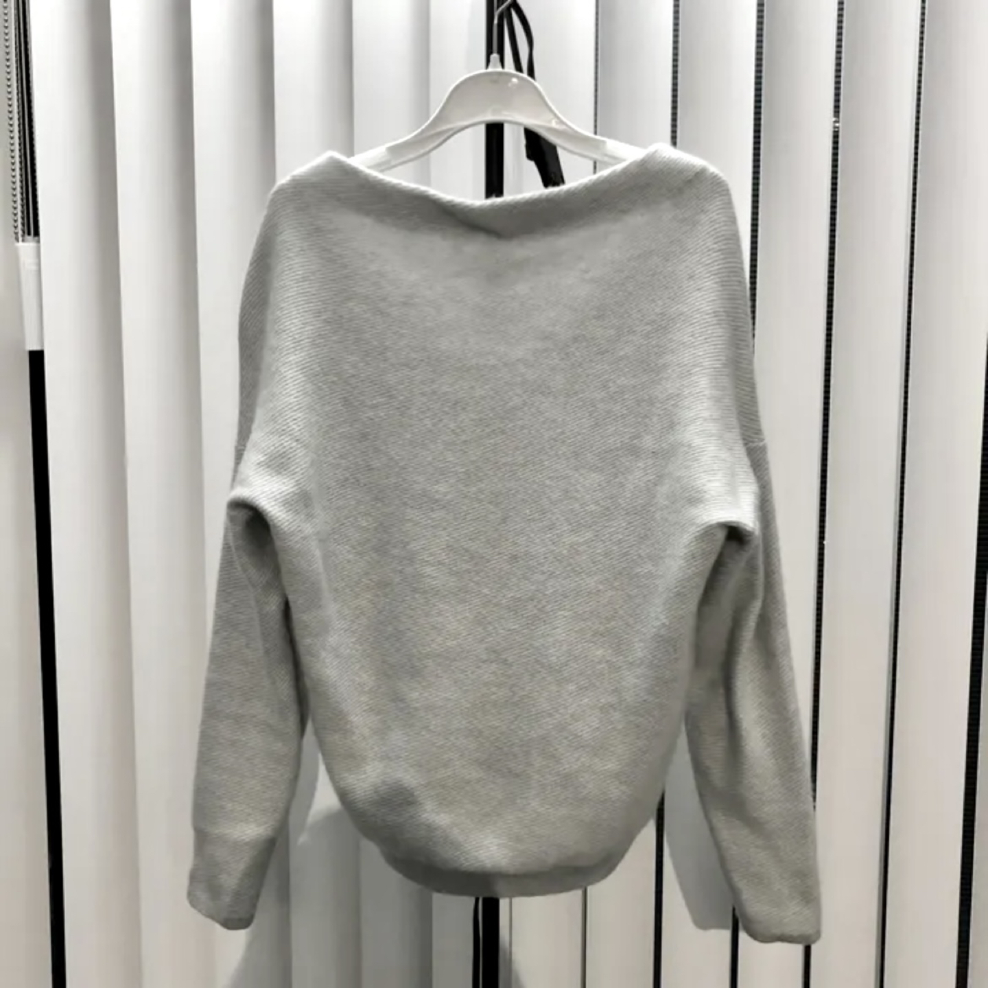 Club Monaco Cashmere Sweater XS image indicator(3)