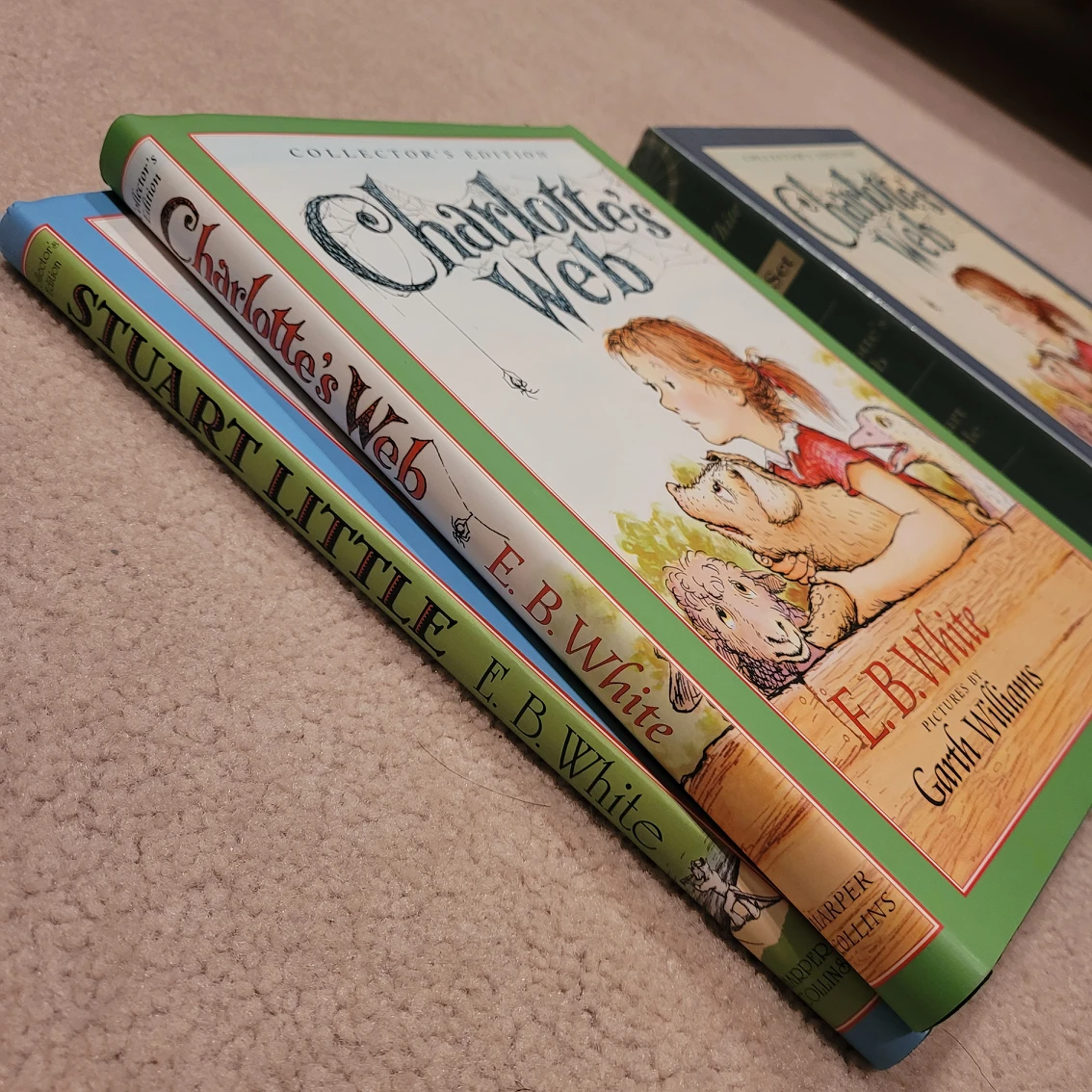 E. B. White Charlotte's Web Stuart Little Gift Set image indicator(6)