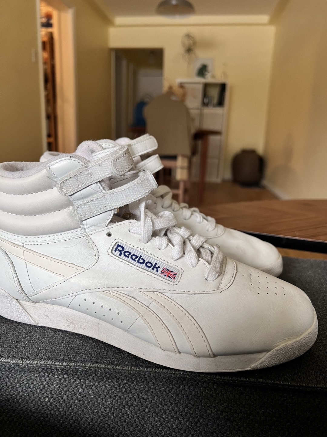 Reebok Womens Freestyle Hi Walking Shoe Size: 7.5 US W - photo 2