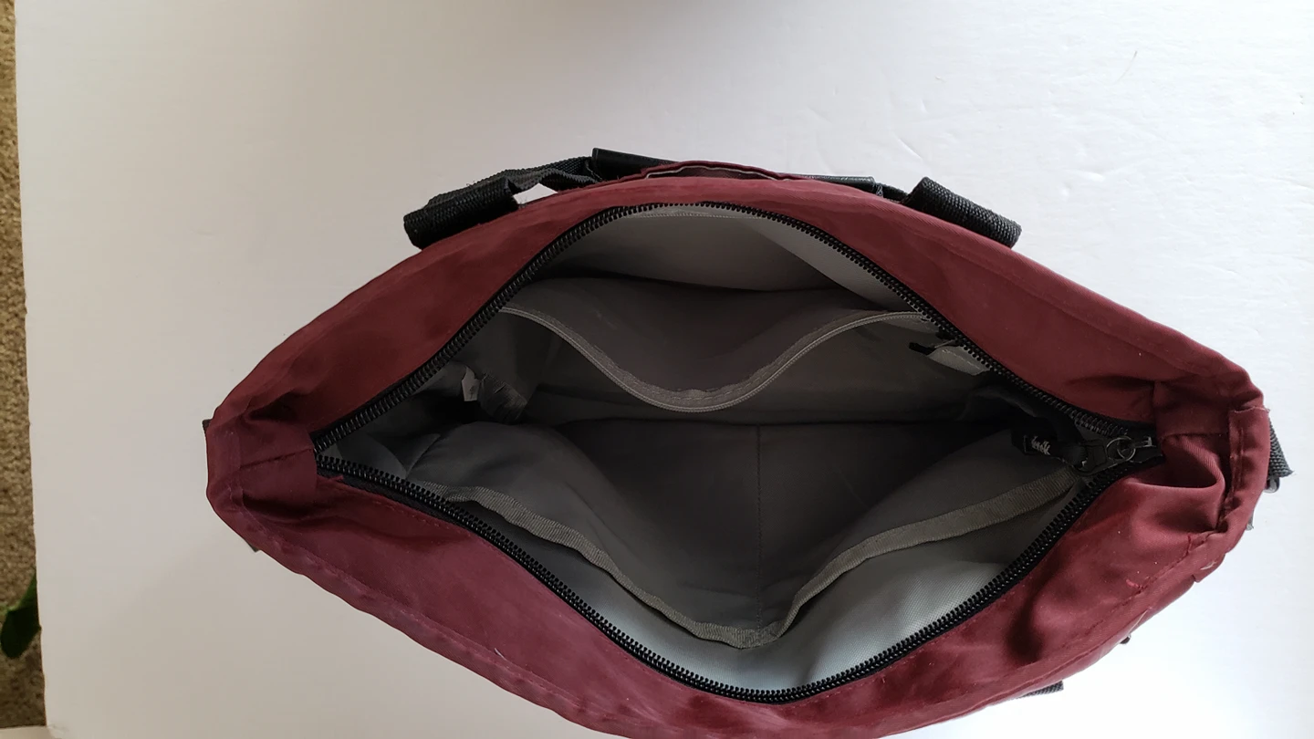 Derek Alexander Crossbody image indicator(3)