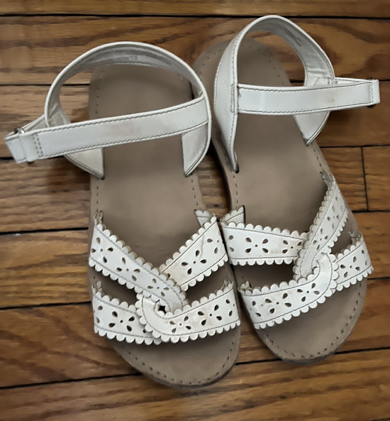 Girls white glossy sandals size 13 - photo 2