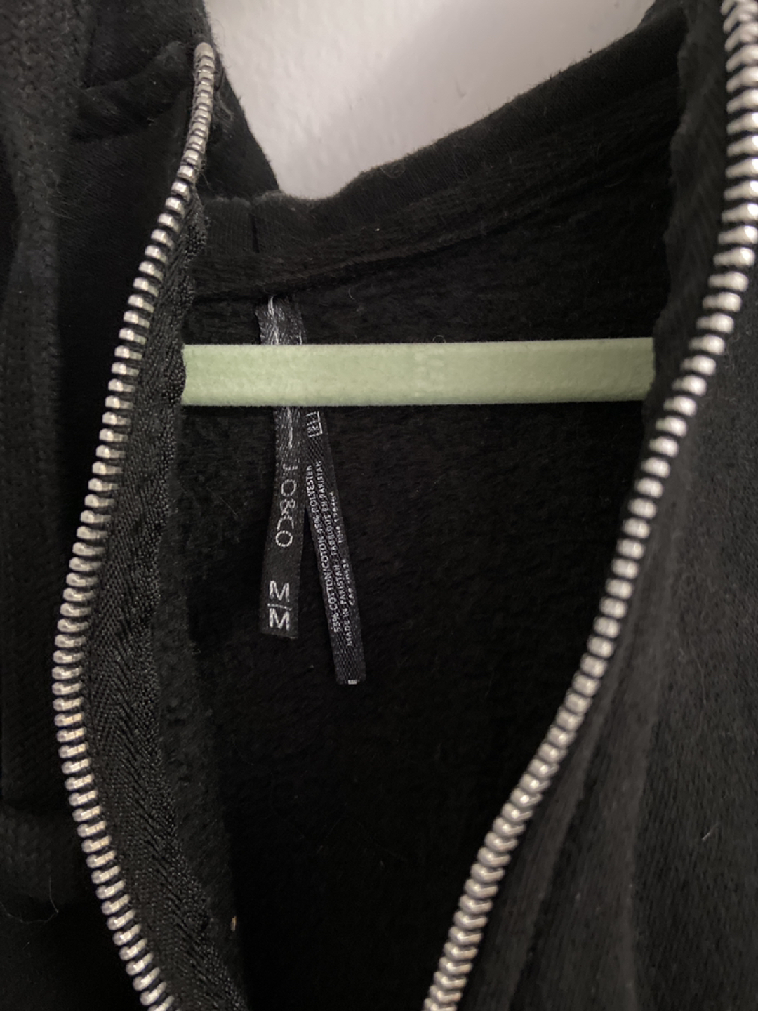 Black cropped hoodie size medium image indicator(3)