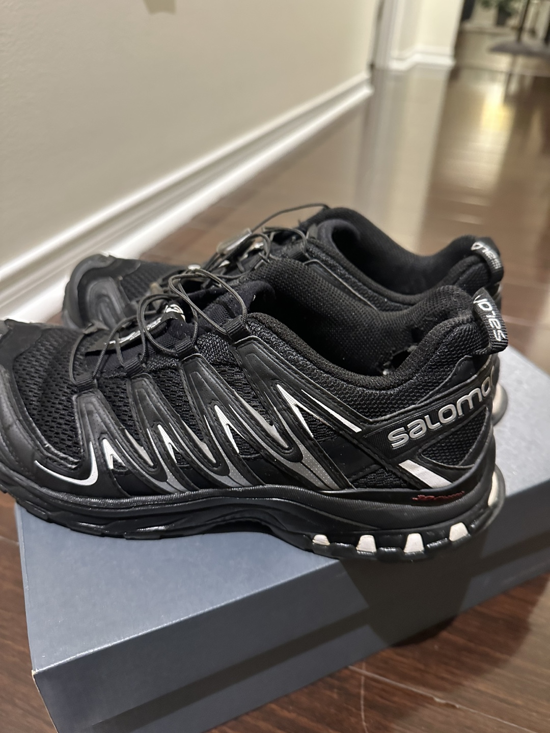 Woman’s sport shoe image indicator(2)