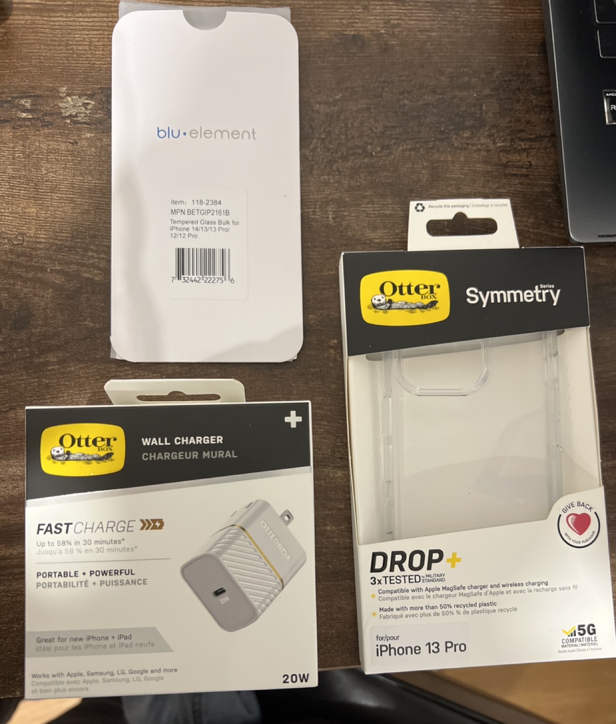 Otter box - wall charger and phone case for Iphone 13 pro thumbnail