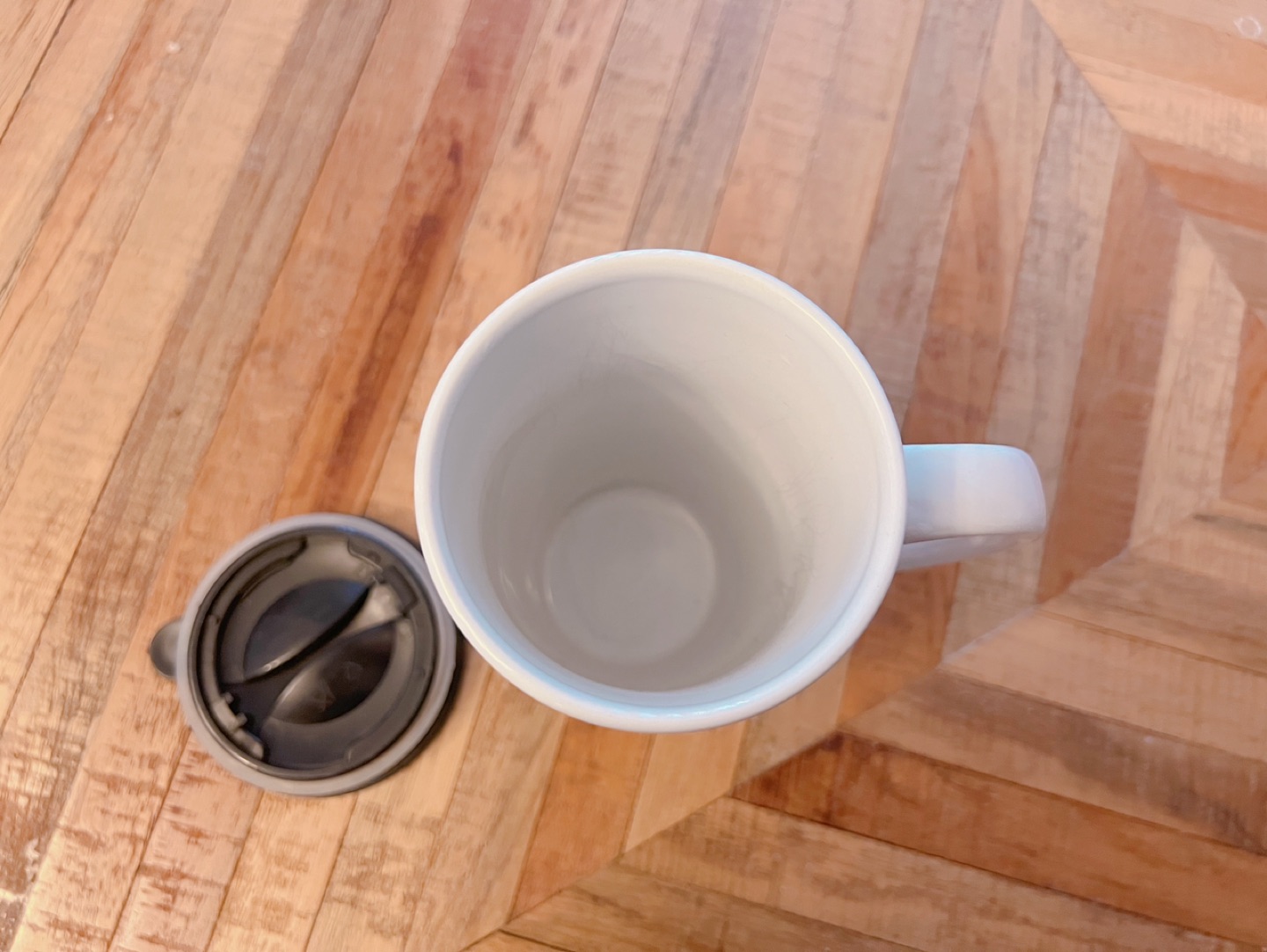 Keep Calm and Sparkle On Mug with Lid used image indicator(3)