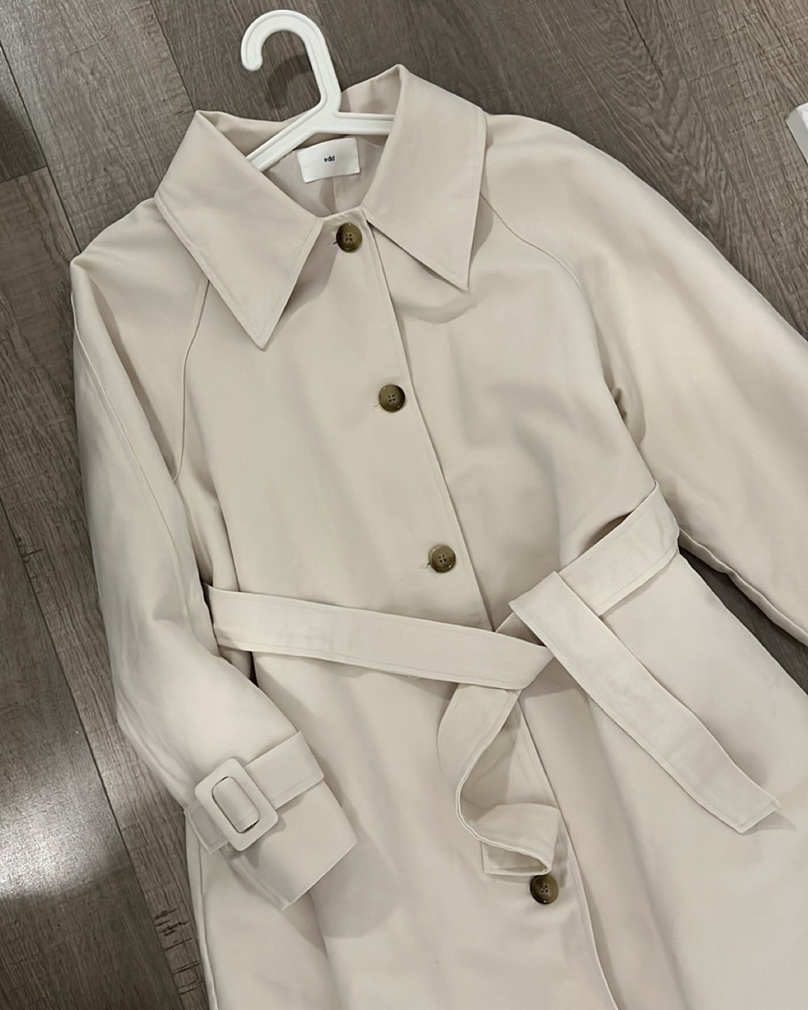 Beige trench coat bought in Seoul - photo 2