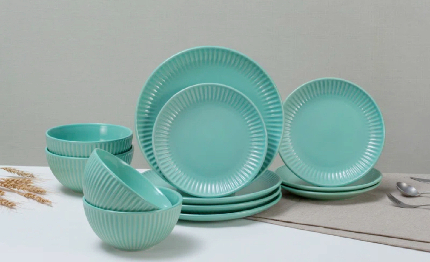 Brand NEW in Box Tiffany blue Dinnerware - Set of 12 - photo 3