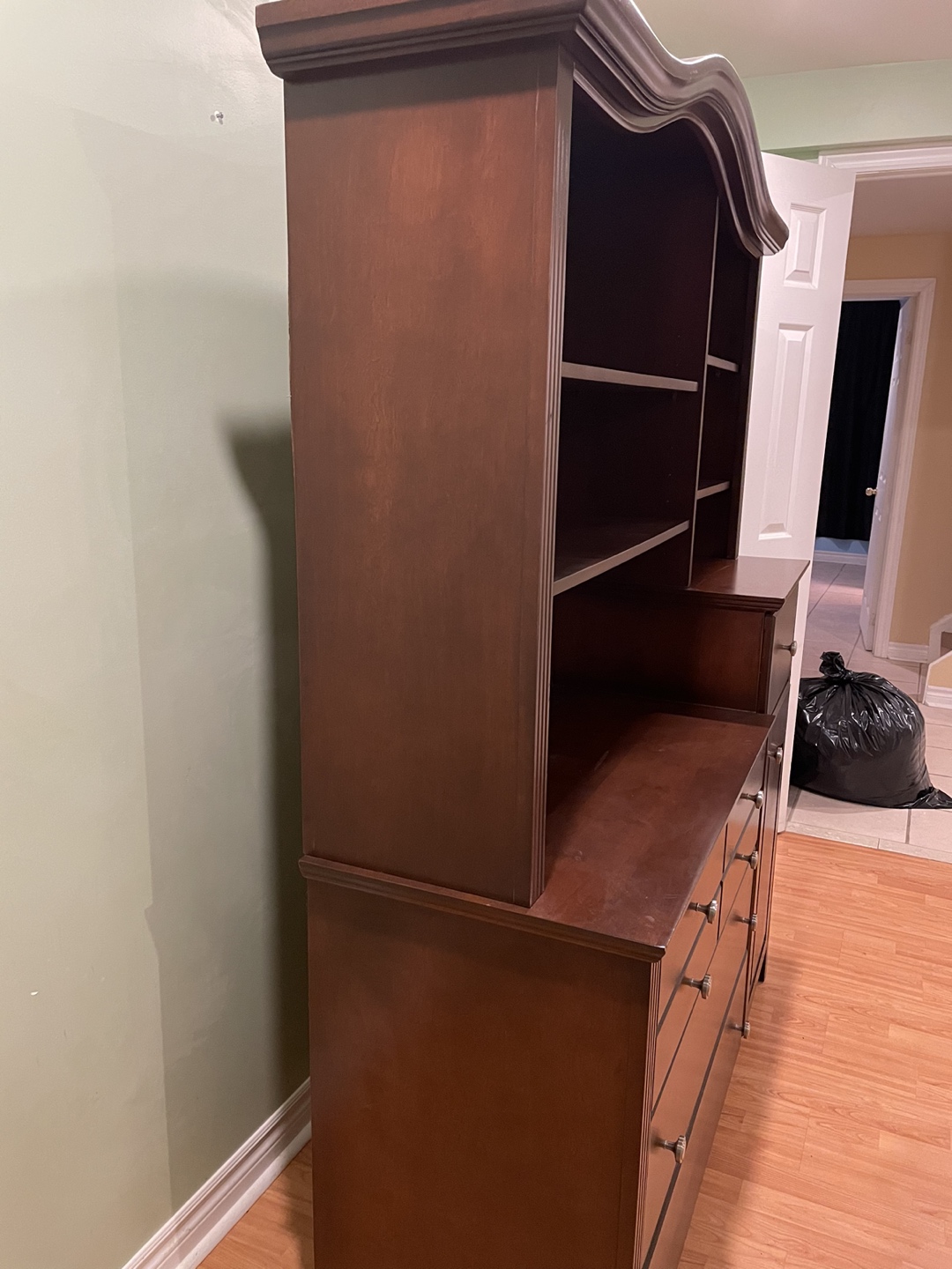Dresser with hutch - photo 3