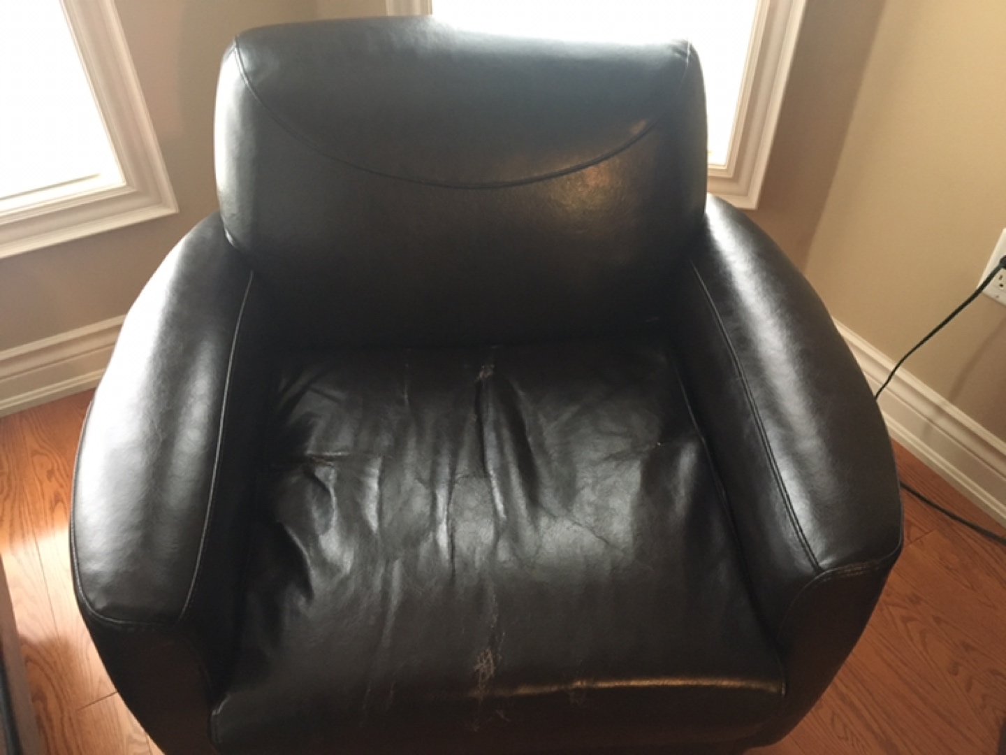 2 Leather Arm Chairs with Ottoman - photo 3