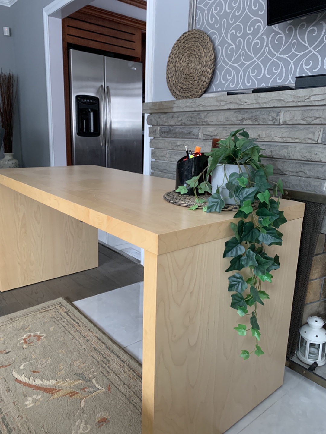 Office table/desk in the colour Oakwood