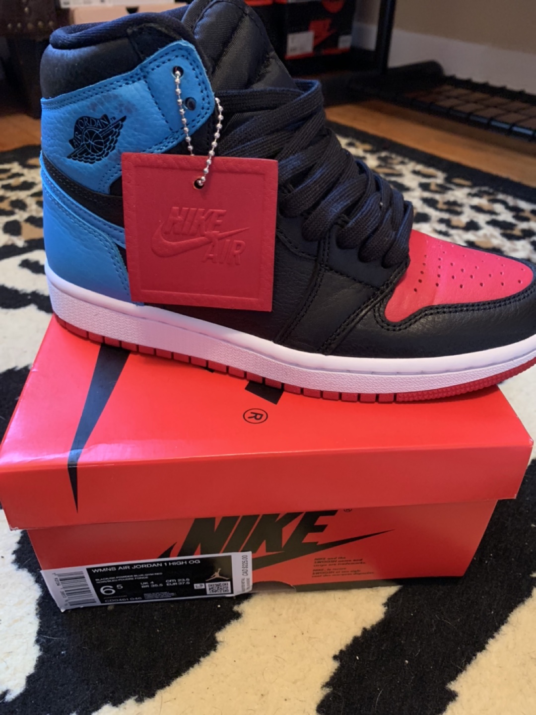 Womens & GS image indicator(9)