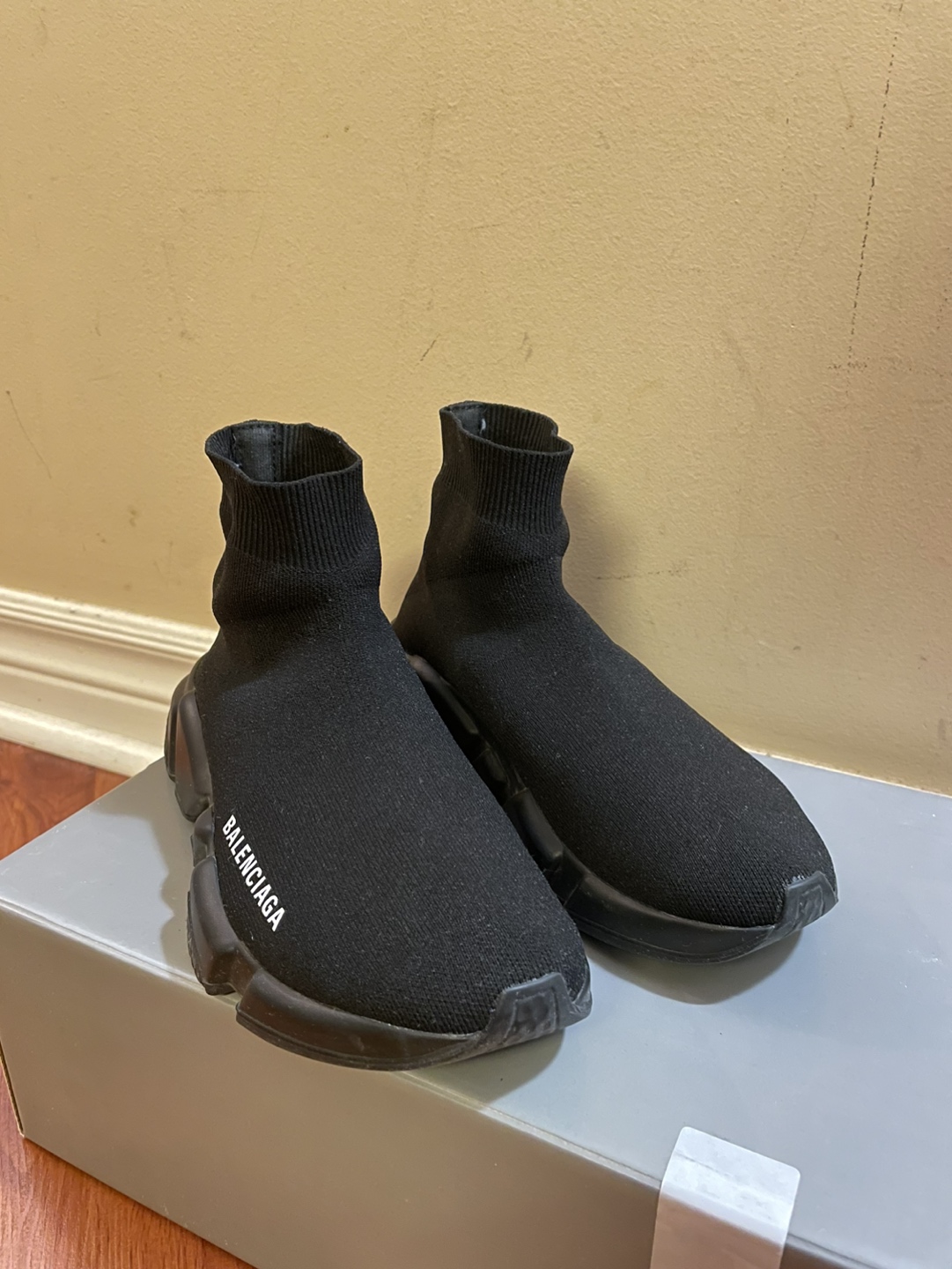 Women’s Balenciaga Speed Runner Sz6 $600 thumbnail