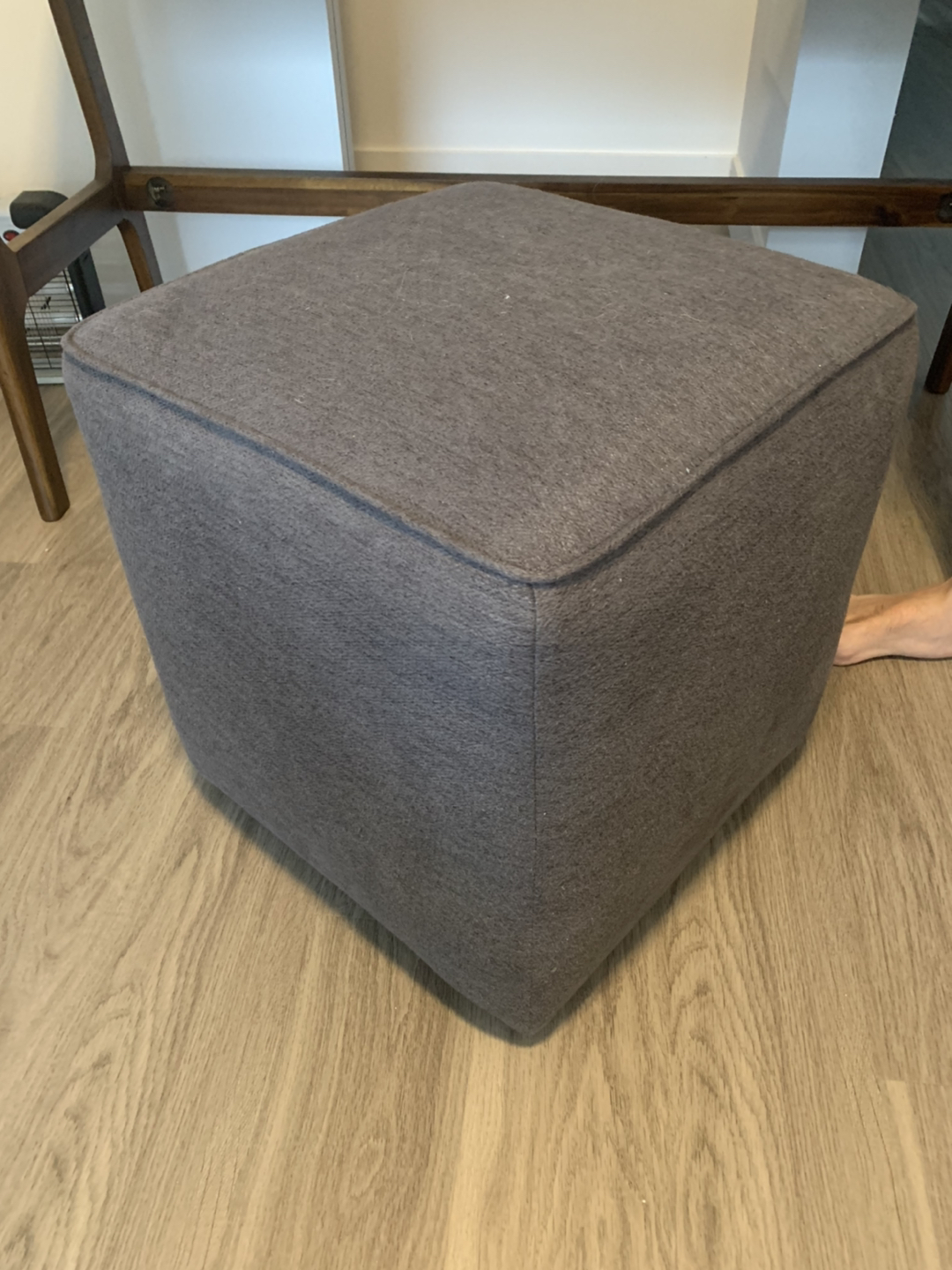 Structube Grey footrest - barely used thumbnail