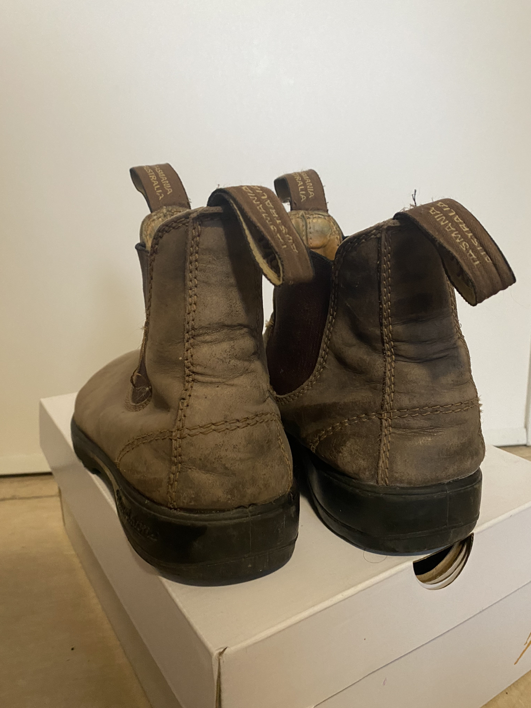 MOVING SALE! Blundstones - photo 3