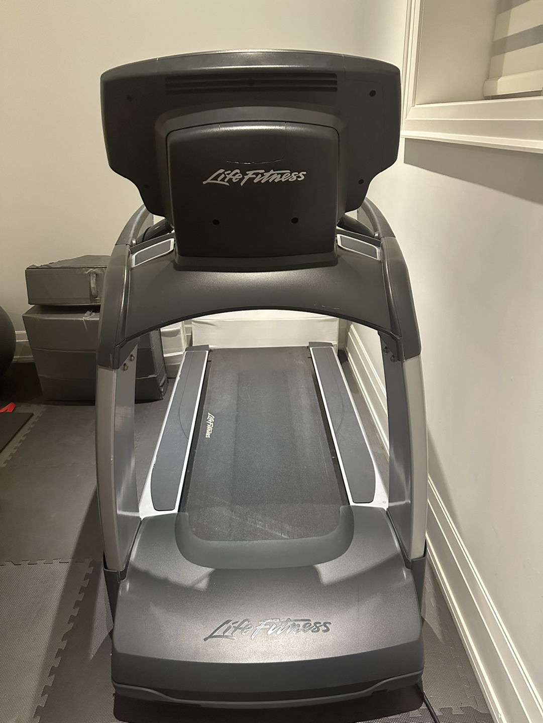 Life Fitness Discover SE 95T Elevation Treadmill