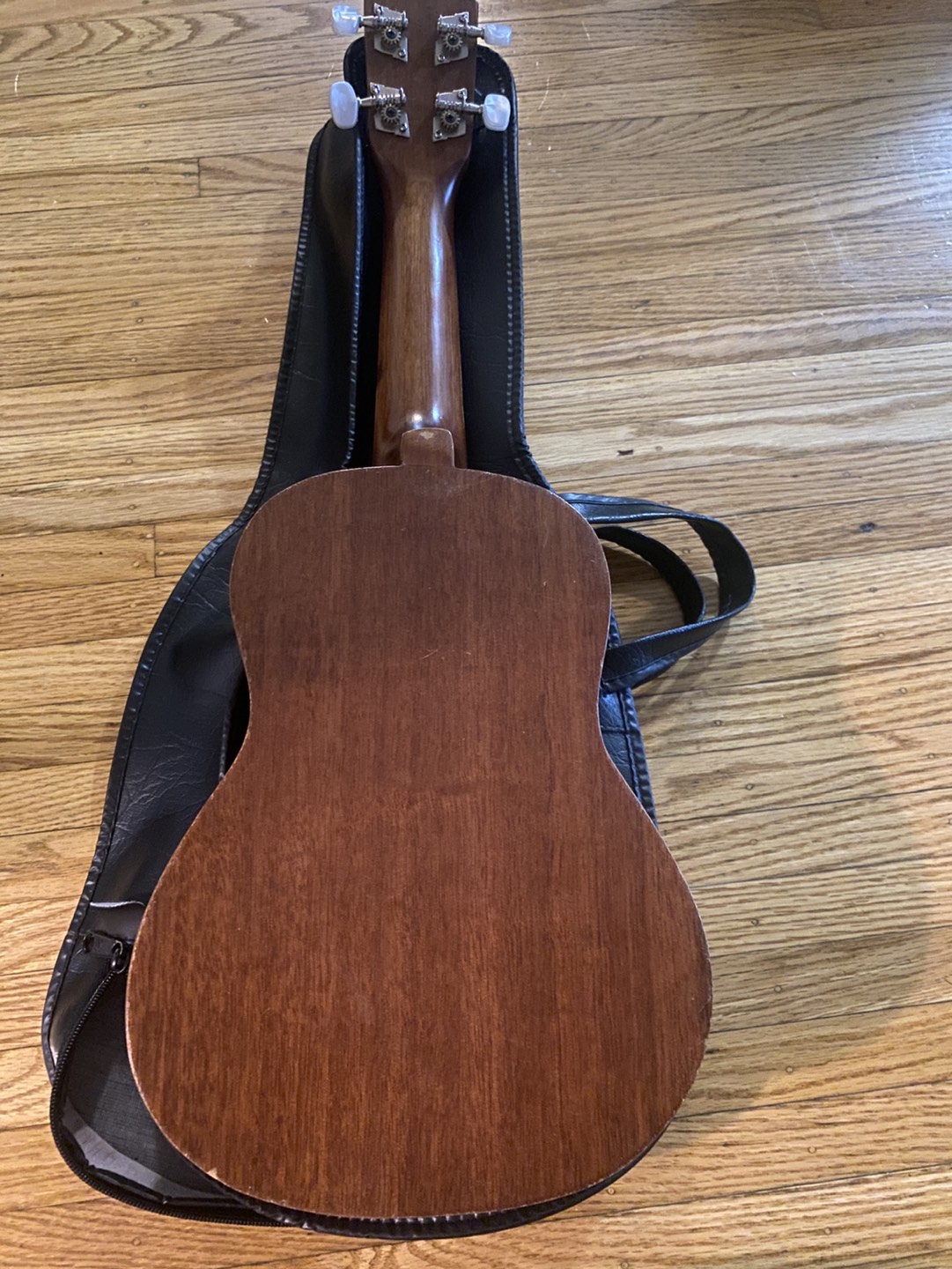 Ukulele with case - photo 3