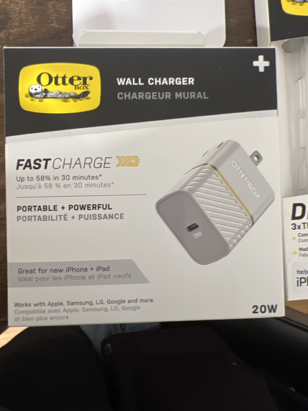 Otter box - wall charger and phone case for Iphone 13 pro - photo 2
