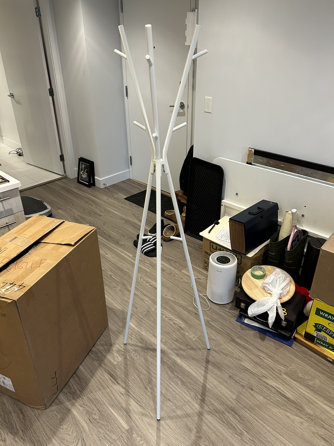 Cute white hat/coat rack