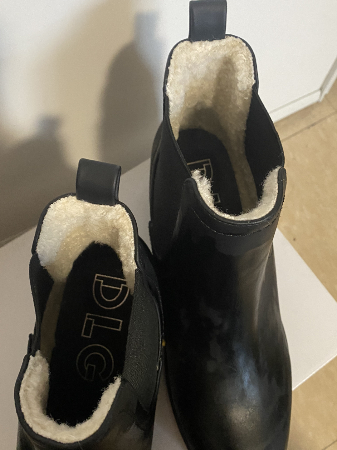 MOVING SALE! DLG never worn boots. - photo 4