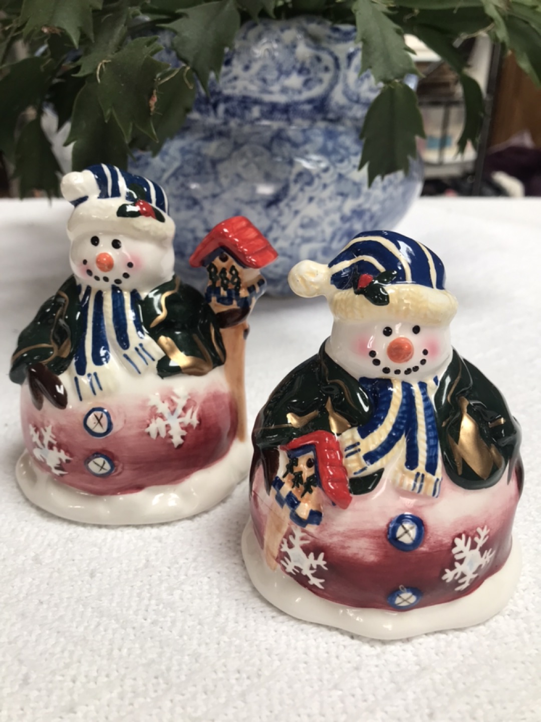 Vintage Snowmen Salt and Pepper Shakers - Never Been Used thumbnail